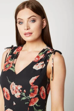 Red V-Neck Frill Poppy Maxi Dress -Dress Haven Sales Store 3e0655b2 c676 4b14 b48b a0d073009a95