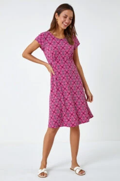 Pink Geo Print Textured Stretch Dress -Dress Haven Sales Store 6841c1ca ad8d 496f b23d c427cf3e307d