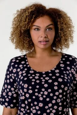 Navy Curve Ditsy Floral Print Midi Dress -Dress Haven Sales Store dc0f9bdc 3fb7 4f49 847b 82046ac5bec6