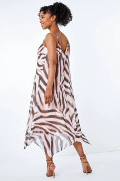 Brown Petite Printed Hanky Hem Dress -Dress Haven Sales Store e0128b6b 0cc6 4609 88d0 cad1b9b7a335