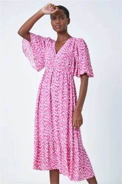 Pink Petite Ditsy Floral Stretch Midi Dress -Dress Haven Sales Store f0d4ac23 72bd 4e6f 9f78 d56193bbc30f