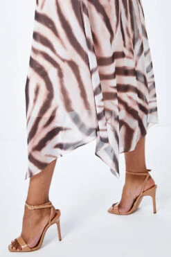 Brown Petite Printed Hanky Hem Dress -Dress Haven Sales Store f887fb5e 5c68 4294 8916 b9c8e9d4d313